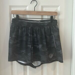 Grey camo print shorts M